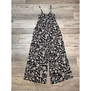 Knox Rose black and white floral pant romper size S
